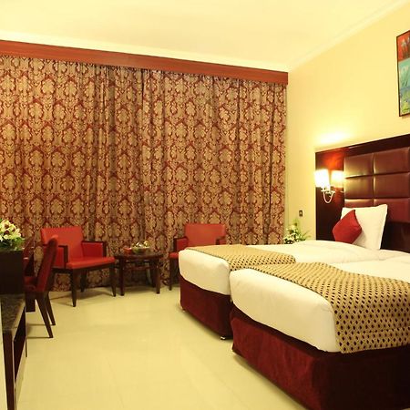 אבו דאבי Ramee Rose Hotel Apartments מראה חיצוני תמונה