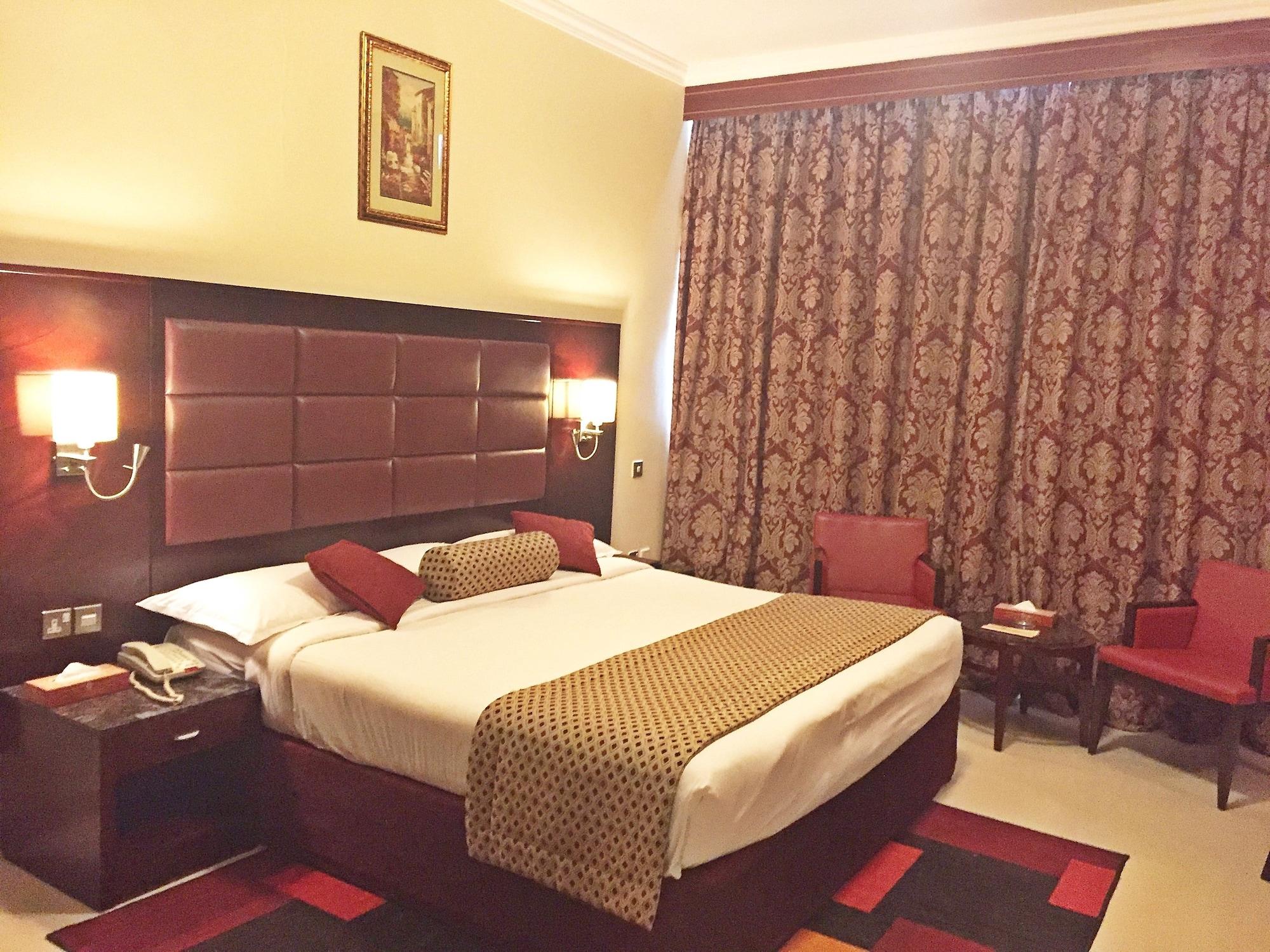 אבו דאבי Ramee Rose Hotel Apartments מראה חיצוני תמונה