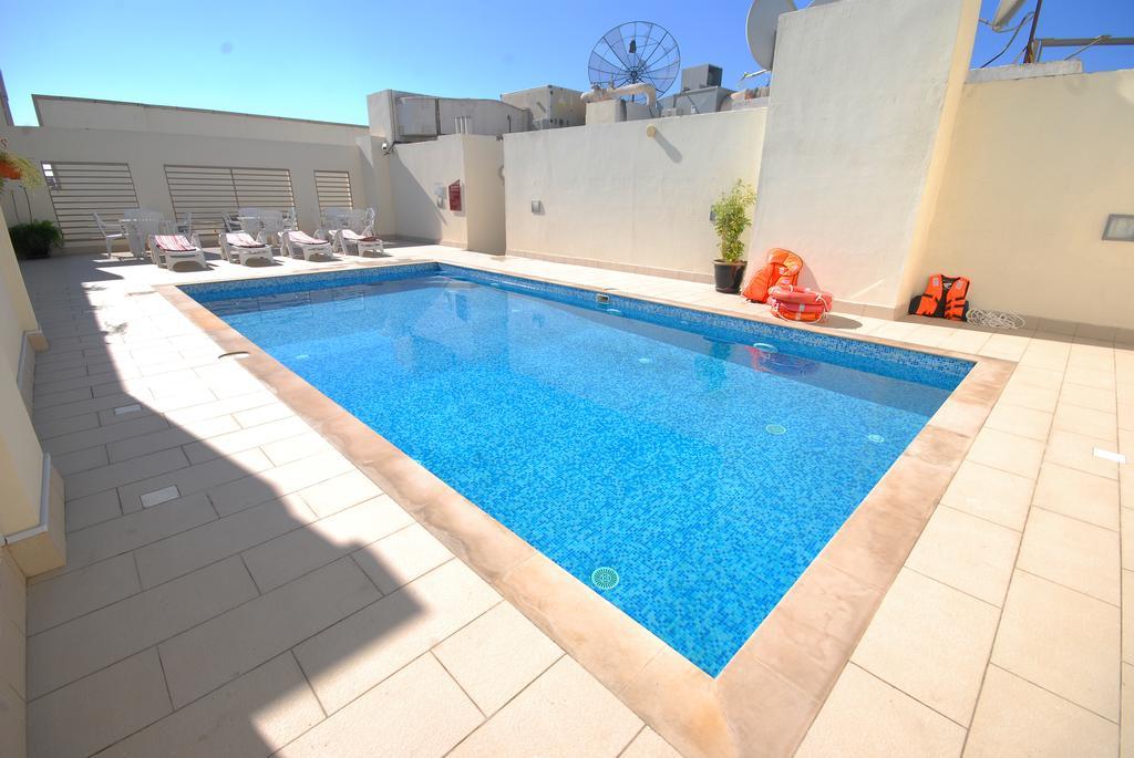 אבו דאבי Ramee Rose Hotel Apartments מראה חיצוני תמונה