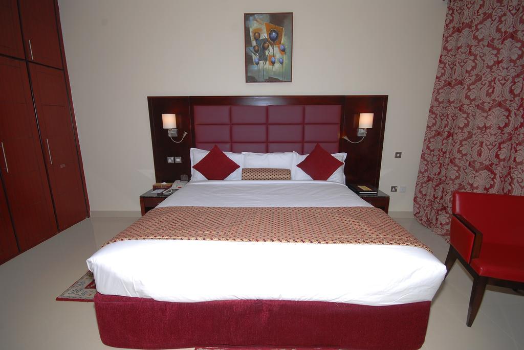 אבו דאבי Ramee Rose Hotel Apartments מראה חיצוני תמונה