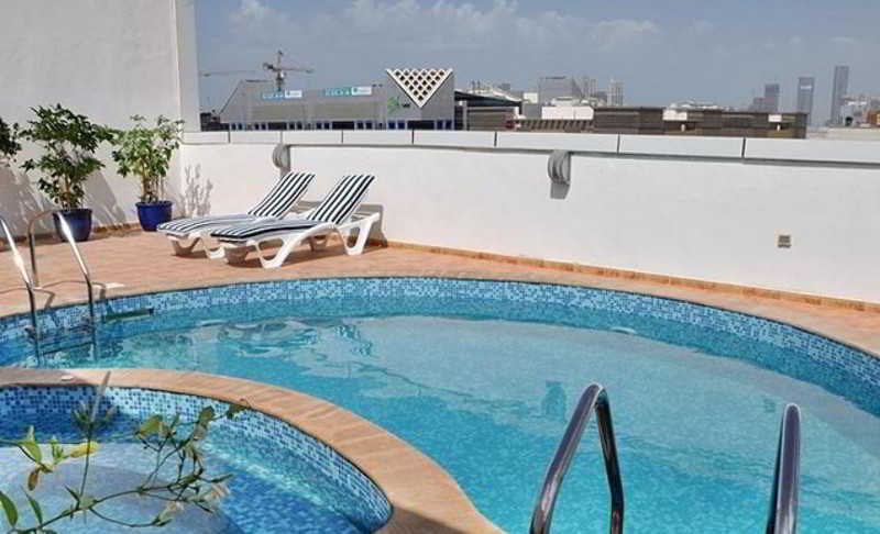 אבו דאבי Ramee Rose Hotel Apartments מראה חיצוני תמונה
