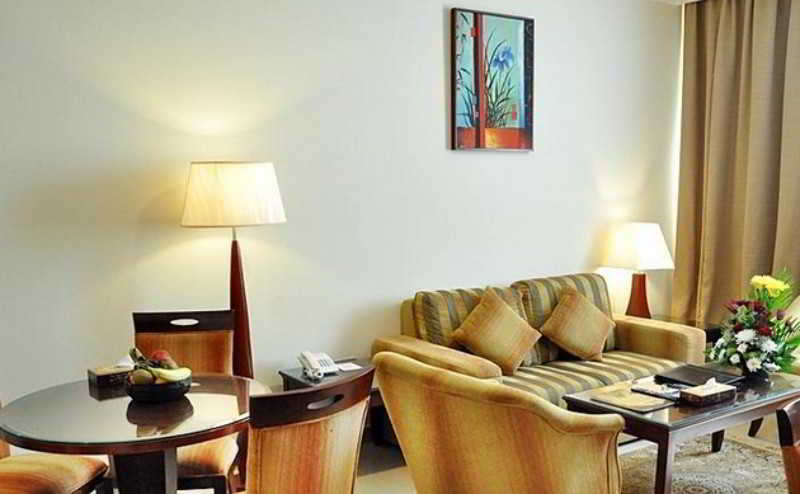 אבו דאבי Ramee Rose Hotel Apartments מראה חיצוני תמונה