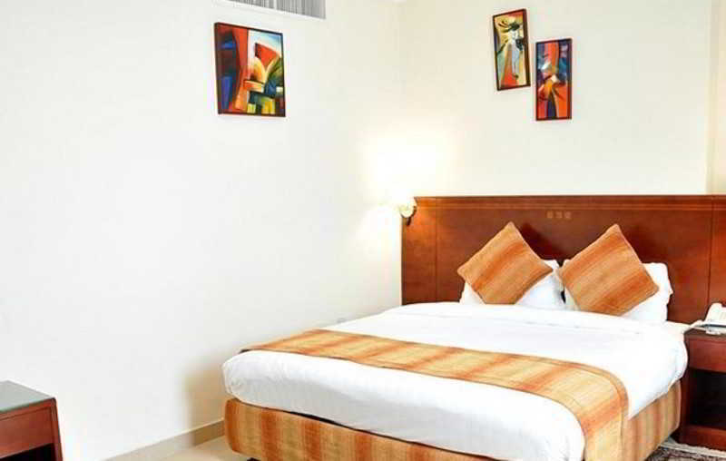 אבו דאבי Ramee Rose Hotel Apartments מראה חיצוני תמונה