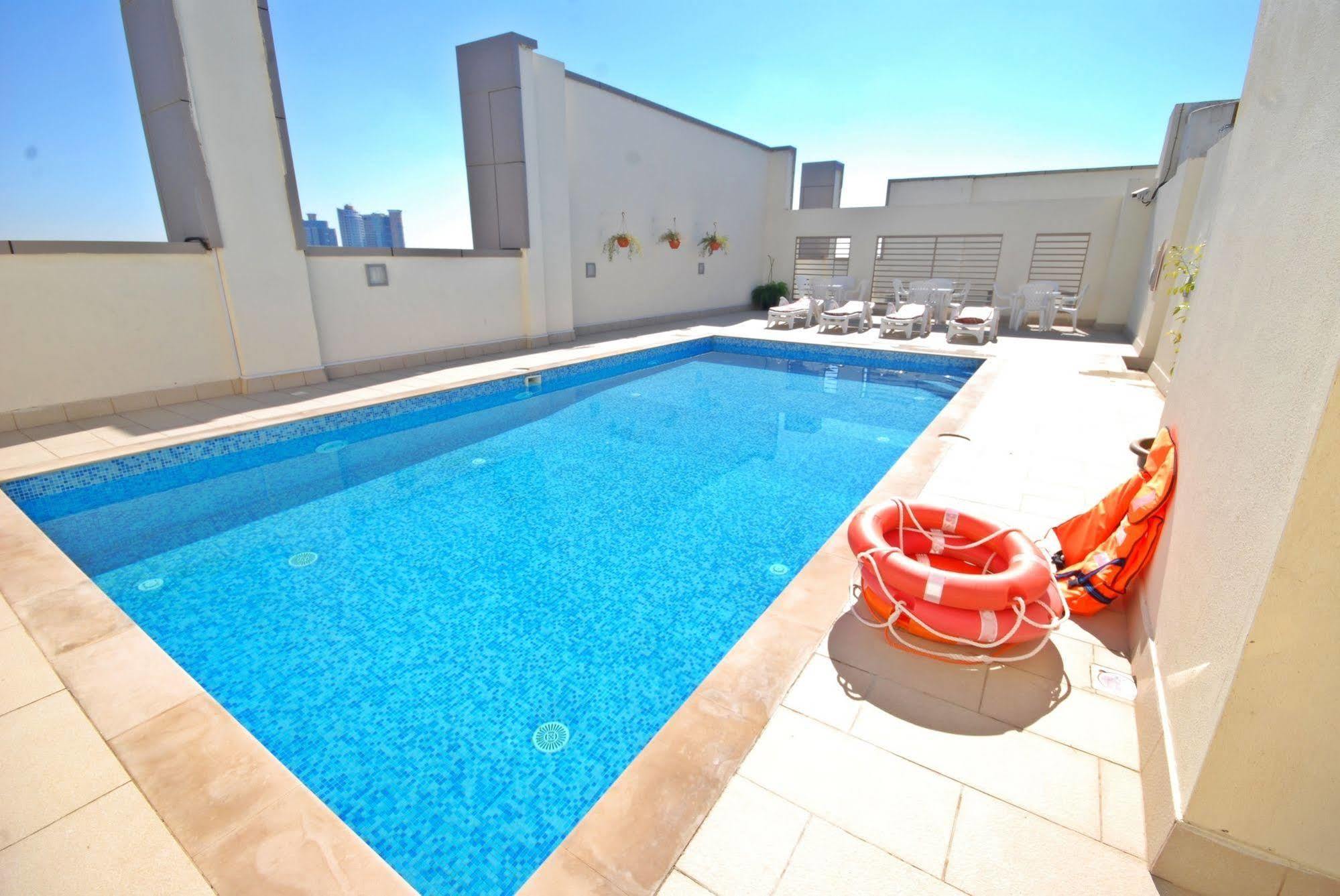אבו דאבי Ramee Rose Hotel Apartments מראה חיצוני תמונה