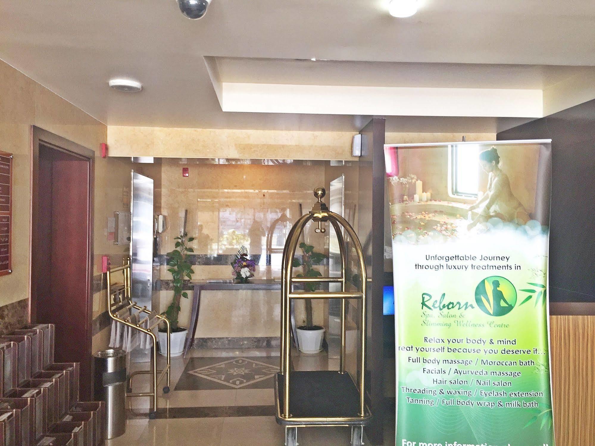 אבו דאבי Ramee Rose Hotel Apartments מראה חיצוני תמונה