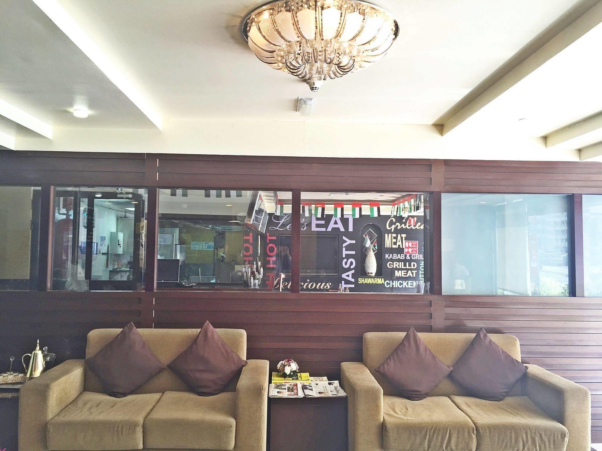 אבו דאבי Ramee Rose Hotel Apartments מראה חיצוני תמונה
