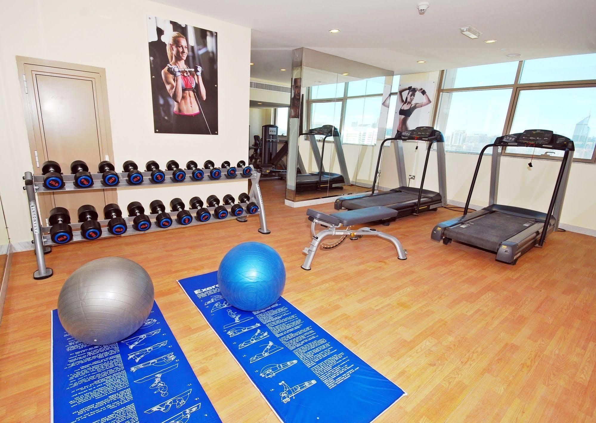 אבו דאבי Ramee Rose Hotel Apartments מראה חיצוני תמונה