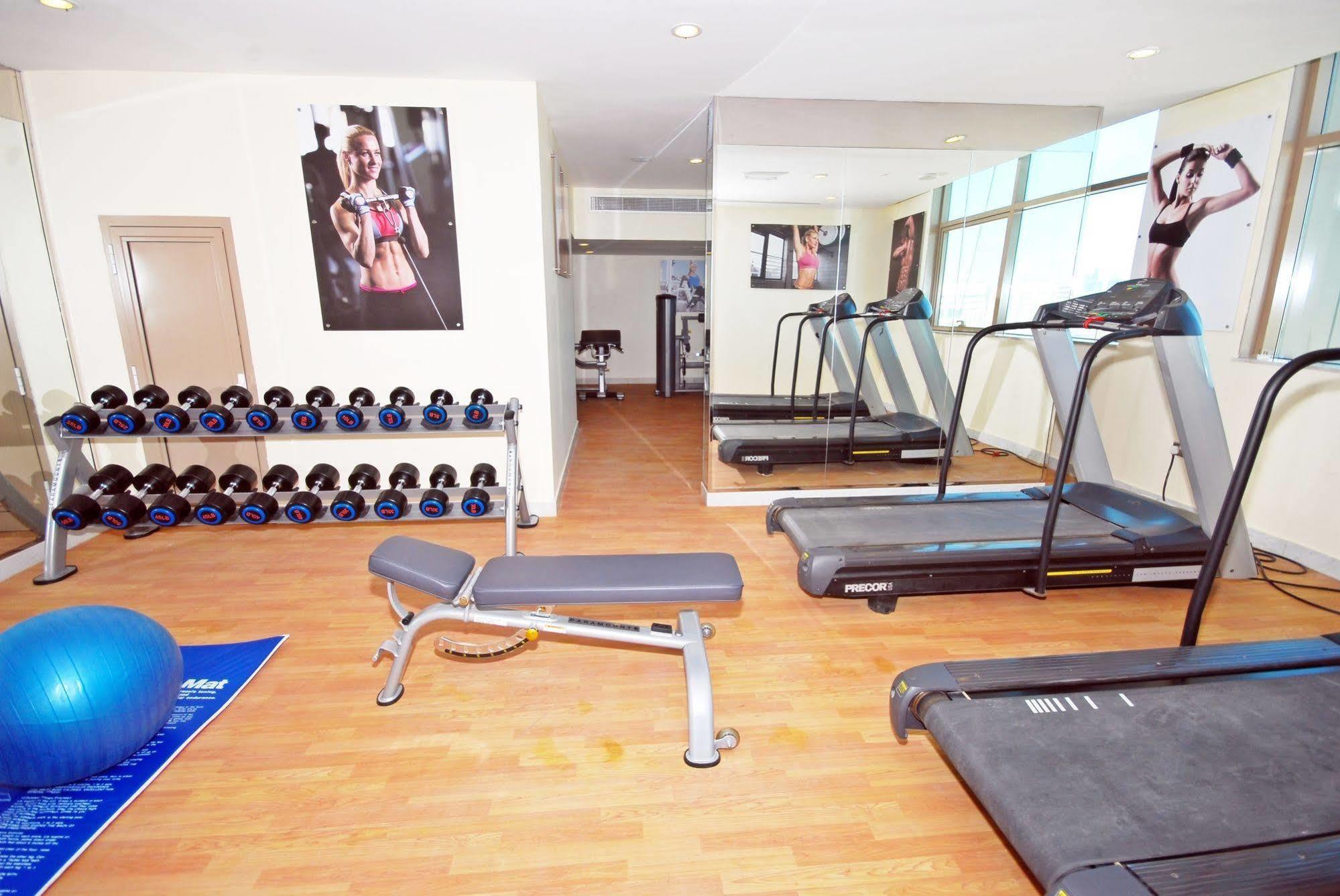 אבו דאבי Ramee Rose Hotel Apartments מראה חיצוני תמונה