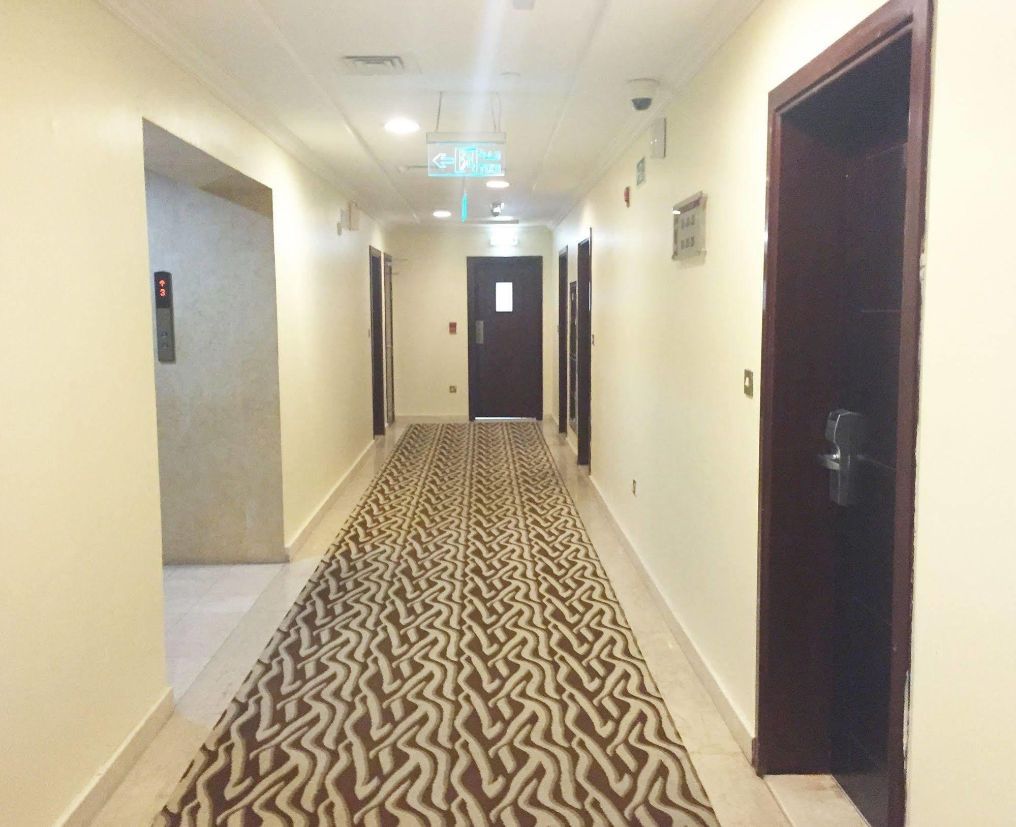 אבו דאבי Ramee Rose Hotel Apartments מראה חיצוני תמונה